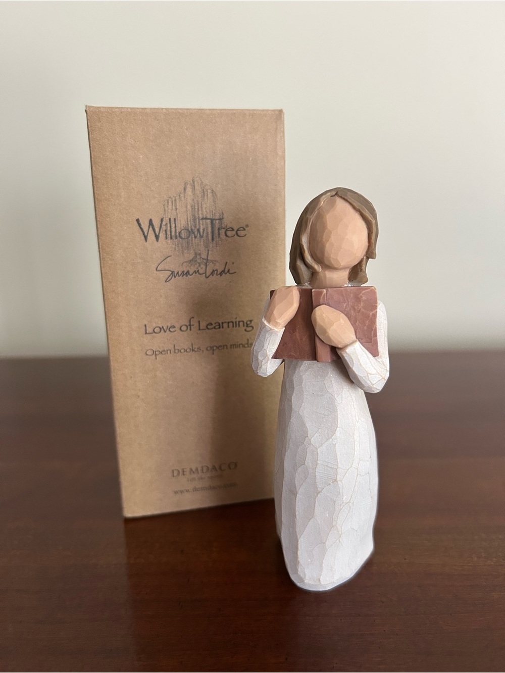 Willow Tree figurine Love of Learning